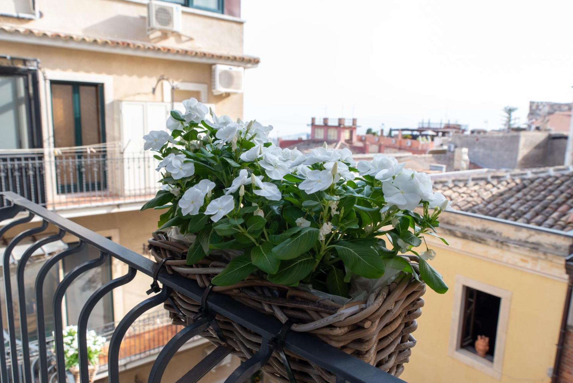Villa D'Orville Luxury Suites Таормина Екстериор снимка