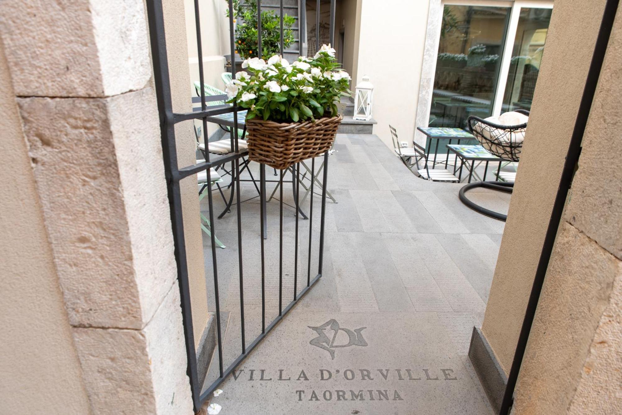 Villa D'Orville Luxury Suites Таормина Екстериор снимка