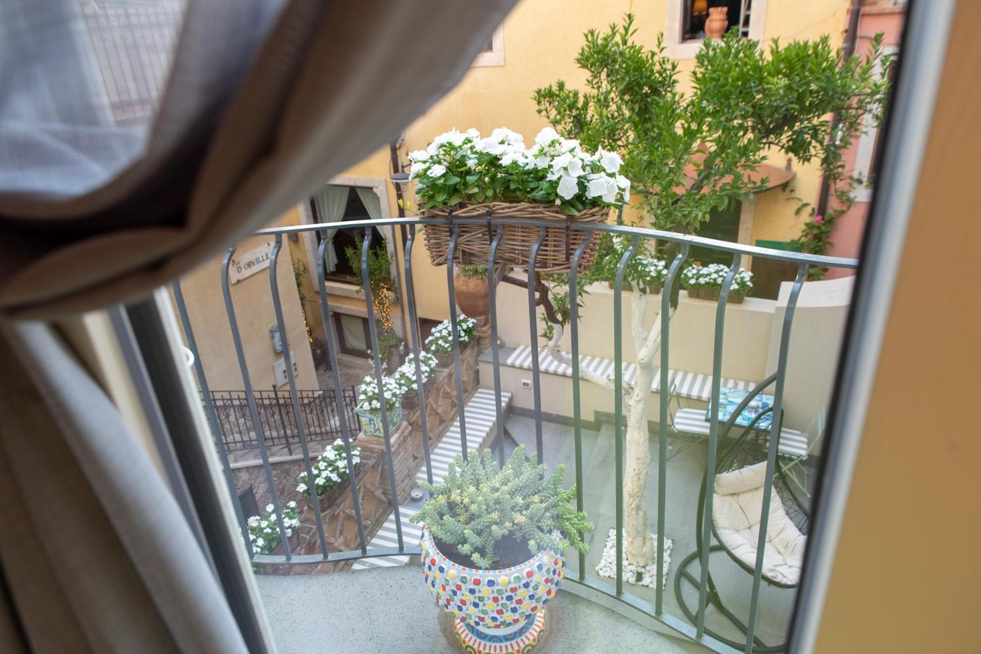 Villa D'Orville Luxury Suites Таормина Екстериор снимка