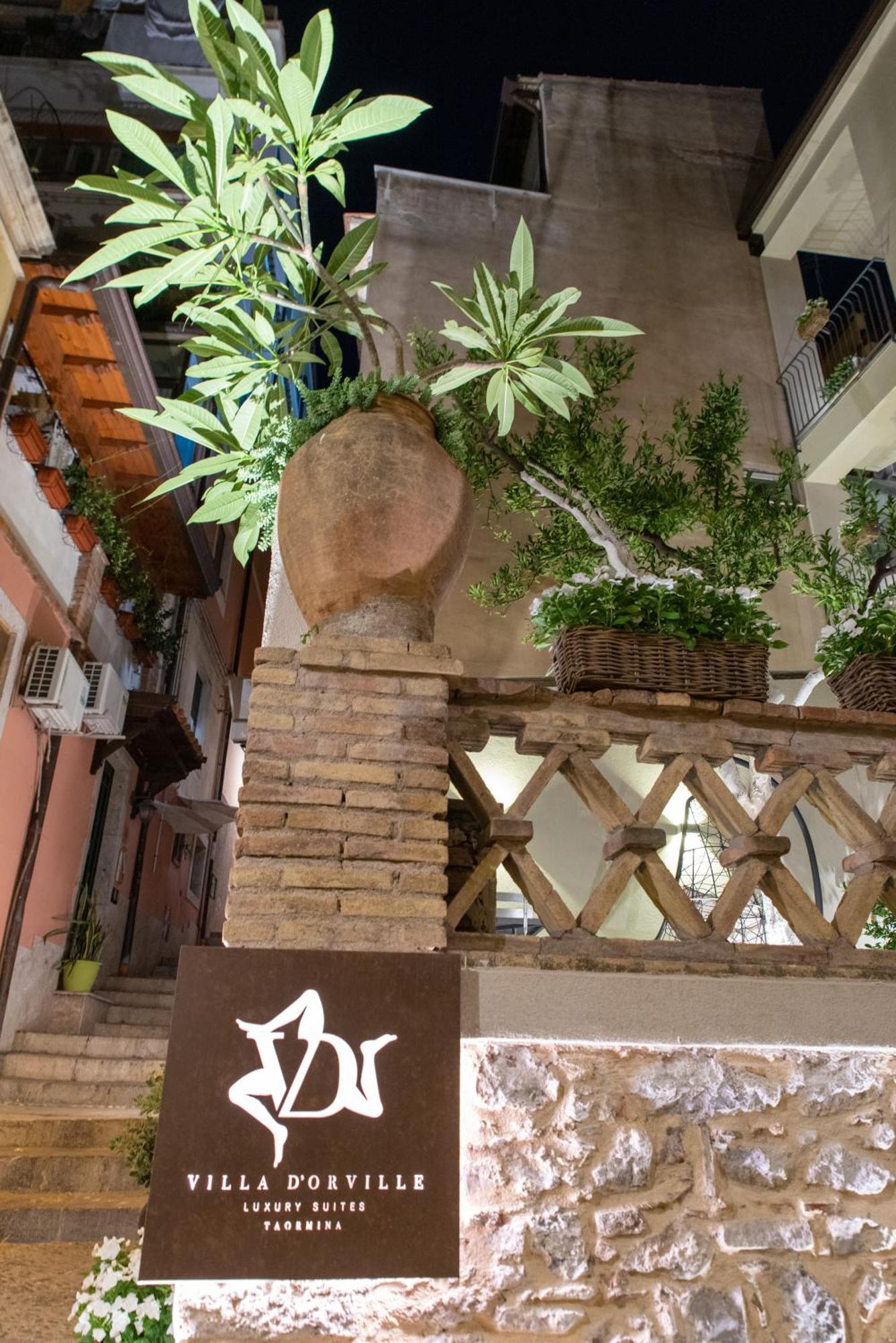 Villa D'Orville Luxury Suites Таормина Екстериор снимка