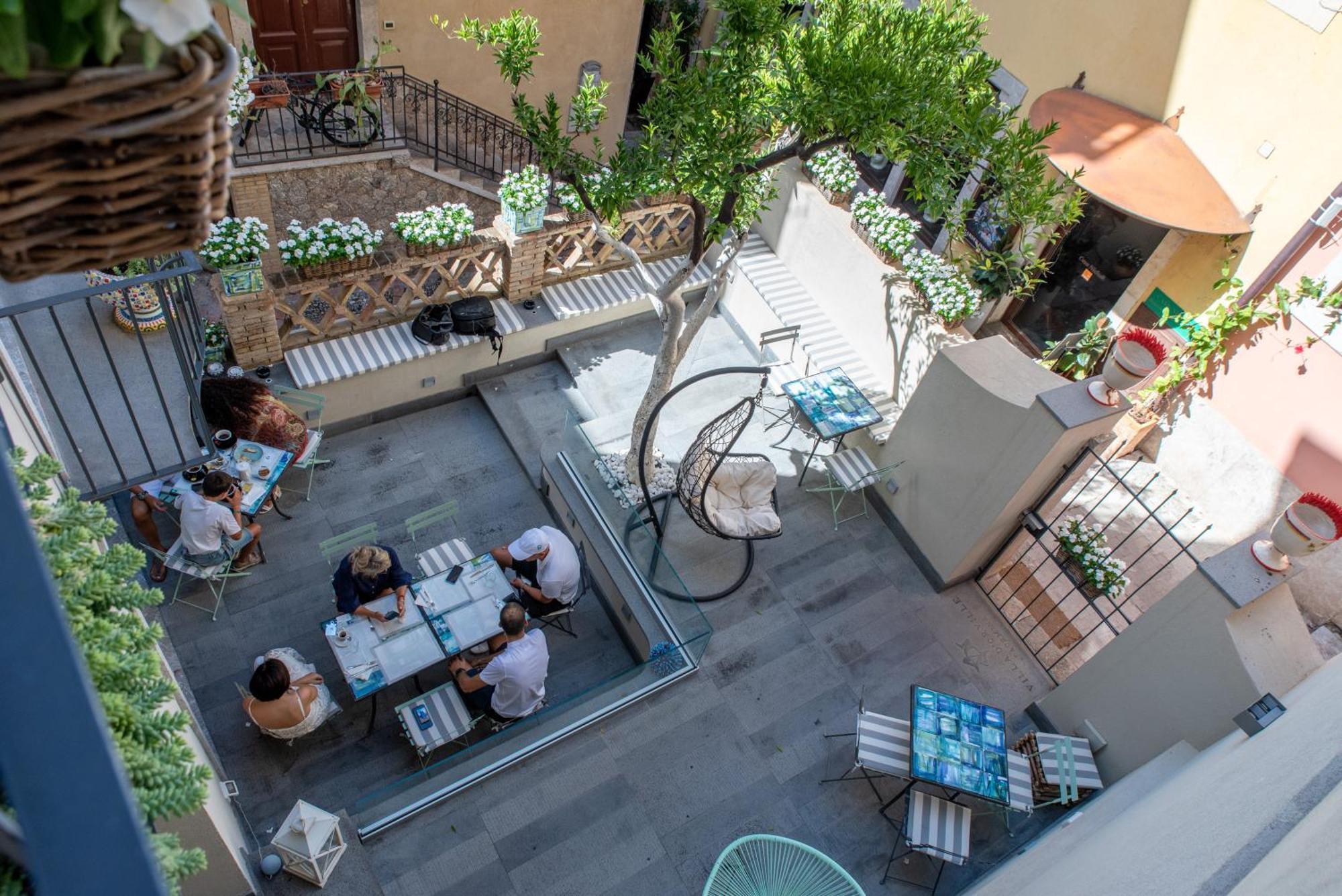 Villa D'Orville Luxury Suites Таормина Екстериор снимка