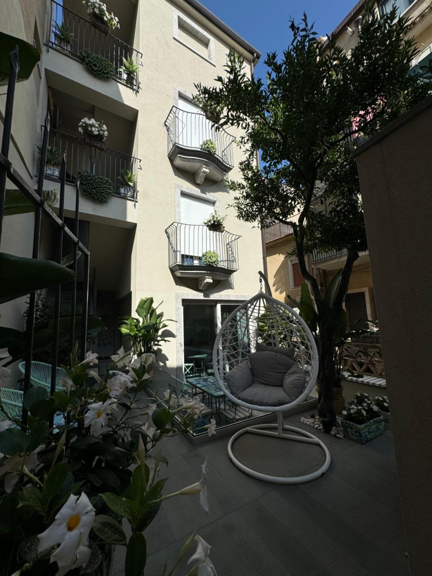 Villa D'Orville Luxury Suites Таормина Екстериор снимка